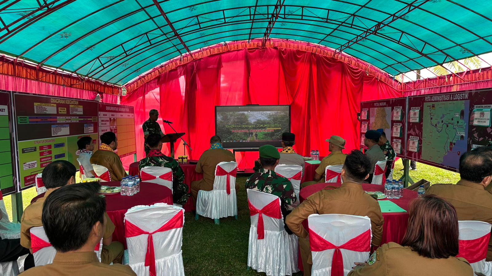 Sebelum Upacara Pembukaan, Pasiter Kodim 0912/Kubar Paparkan Sasaran TMMD Wiltas Ke-127 di Hadapan Bupati dan Forkopimda