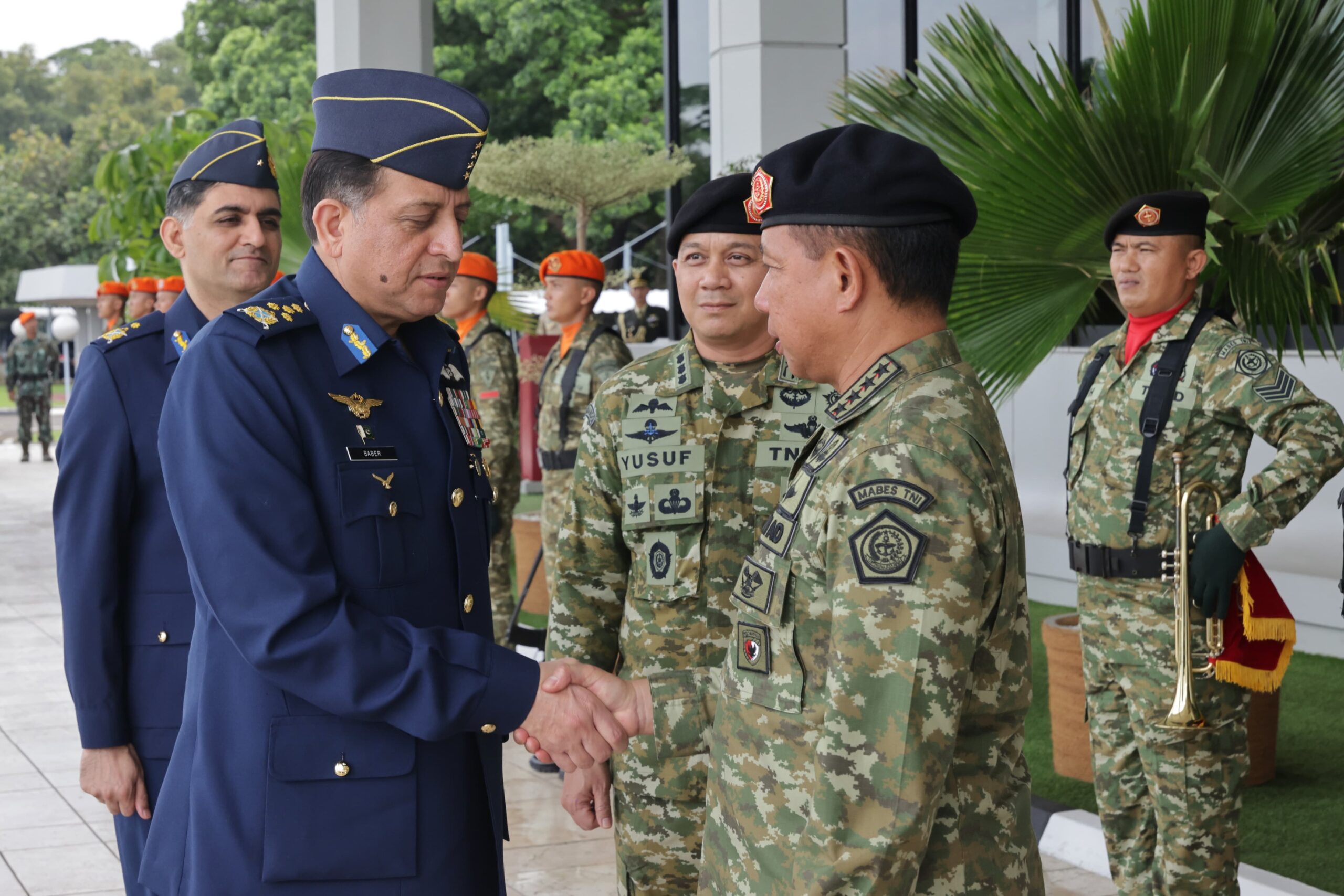 Perkuat Diplomasi Militer, Panglima TNI Bersama Menhan RI Terima Courtesy Call Kasau Pakistan