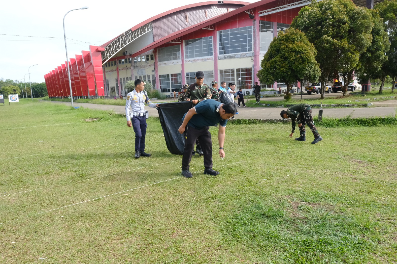 Pemkab Kubar Bersama TNI-Polri Gelar Gerakan Indonesia ASRI dan Sedekah Sampah