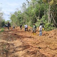 TMMD Ke-127 TA 2026 Kodim 1008/Tabalong Bangun Jalan 1.200 Meter di Desa Barimbun, Hasilnya Mulai Terlihat