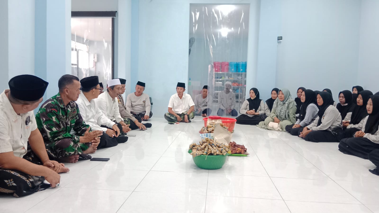 Danramil Paiton Hadiri Launching dan Tasyakuran Dapur Sehat Program MBG di Ponpes Nurul Qodim