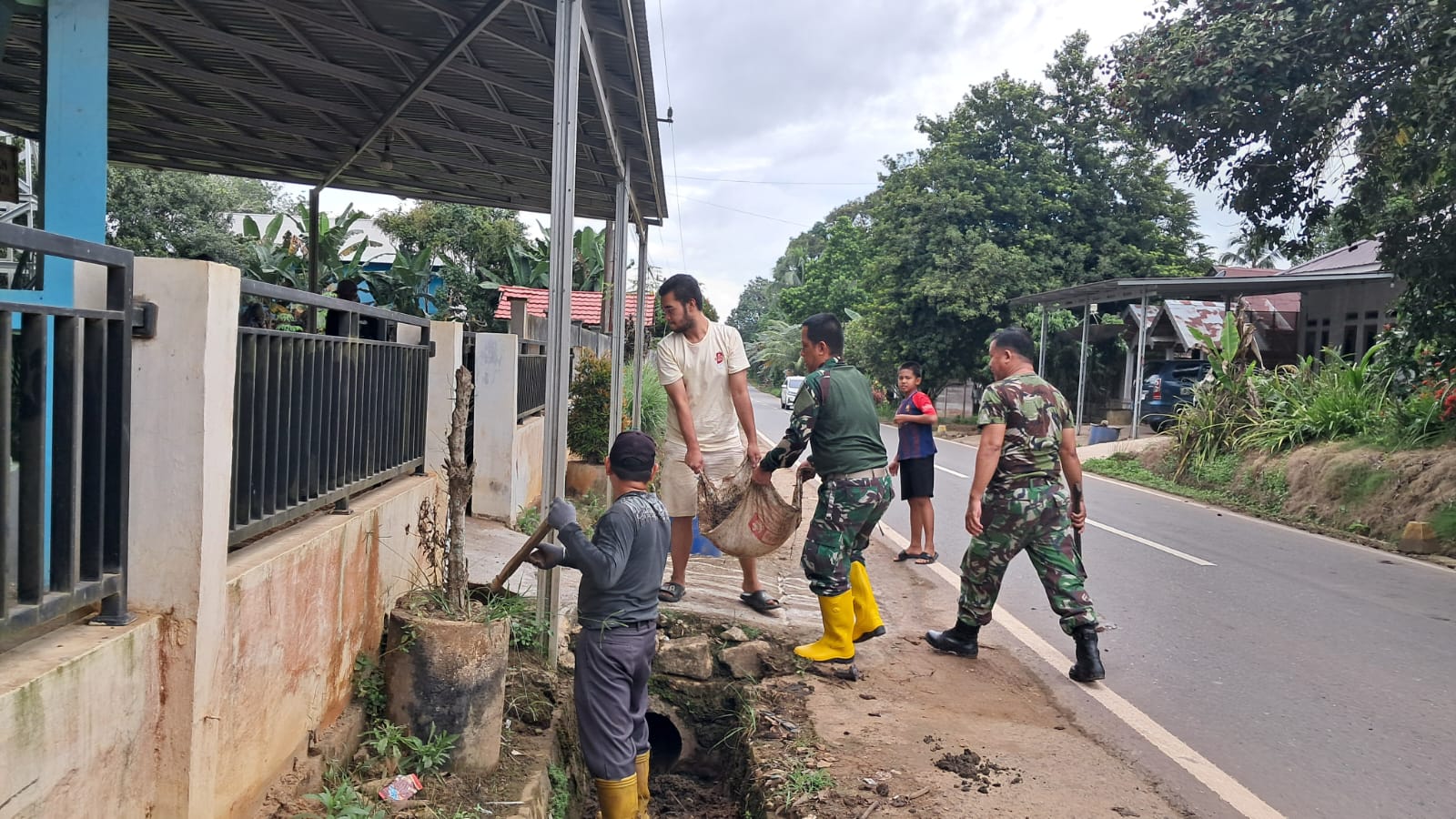 Kodim 1008/Tabalong Hadir untuk Rakyat, TMMD 127 Sentuh Tempat Ibadah Desa Barimbun