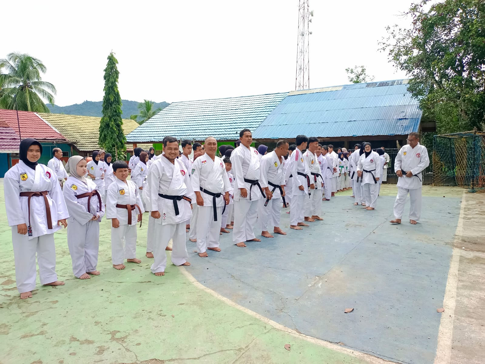 IMG-20260214-WA0277 Serma Abdul Hamid Jadi Tim Penguji UKT Karatedo, Diikuti Peserta dari Empat Kabupaten