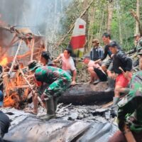 TNI Temukan dan Evakuasi Kecelakaan Pesawat Pelita Air di Pegunungan Krayan Timur, Kalimantan Utara