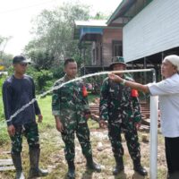 IMG-20260219-WA0032 Pasiter Kodim 0912/Kubar Bersama Kabid Perkim Tinjau Sasaran Sumur Bor (TMAB) dan MCK di Kampung Tering