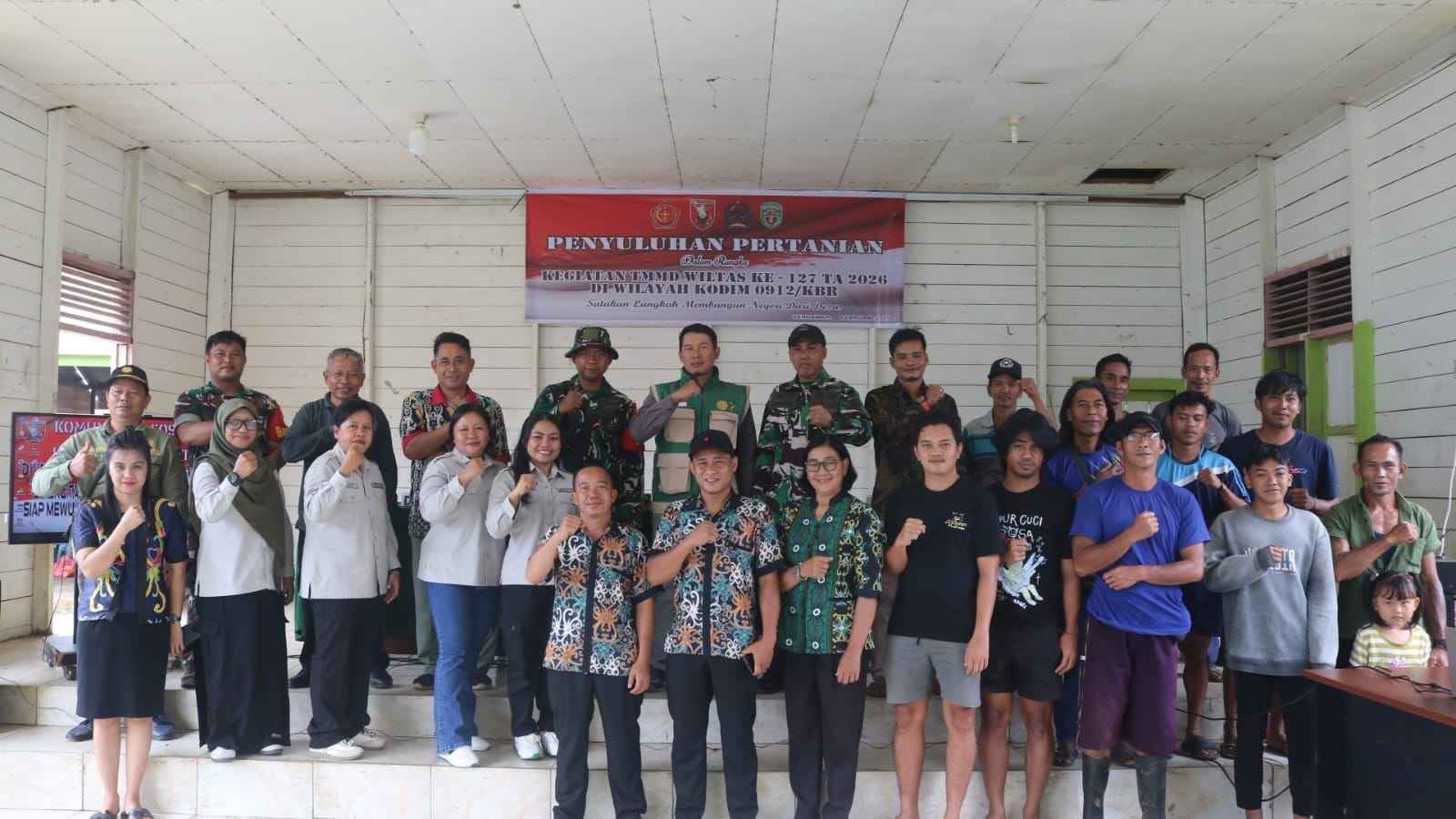 Penyuluhan KB, Kesehatan dan Pencegahan Stunting Warnai Kegiatan TMMD di Kampung Linggang Amer
