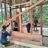 Penuh Ketelitian, Satgas TMMD Pasang Dinding RTLH