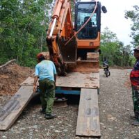 IMG-20260224-WA0202 Pembangunan Badan Jalan TMMD ke-127 Kodim 1008/Tabalong Masuk Tahap Perapian Parit Drainase