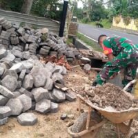 IMG-20260225-WA0145 Koramil Wonomerto Mempelopori Pelaksanaan Kerja Bakti Memperbaiki Plengsengan