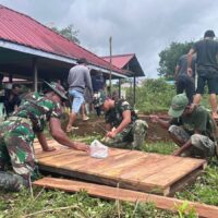 IMG-20260226-WA0018 Satgas TMMD Tunjukkan Kepedulian, Bantu Prosesi Pemakaman Warga di Kampung Linggang Amer