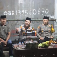 IMG-20260227-WA0197 Kapolres Probolinggo Kota Pembinaan Satkamling di Jrebeng Lor, Serahkan Bantuan Senter untuk Ronda Malam