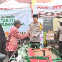IMG-20260227-WA0401 Polres Probolinggo Kota Bagikan 400 Takjil di Depan Mako dan Alun-Alun