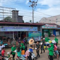 Ramadhan Penuh Berkah, SIMADA Turun Gunung Bersama Satgas TMMD dan Persit Berbagi Takjil di Linggang Bigung