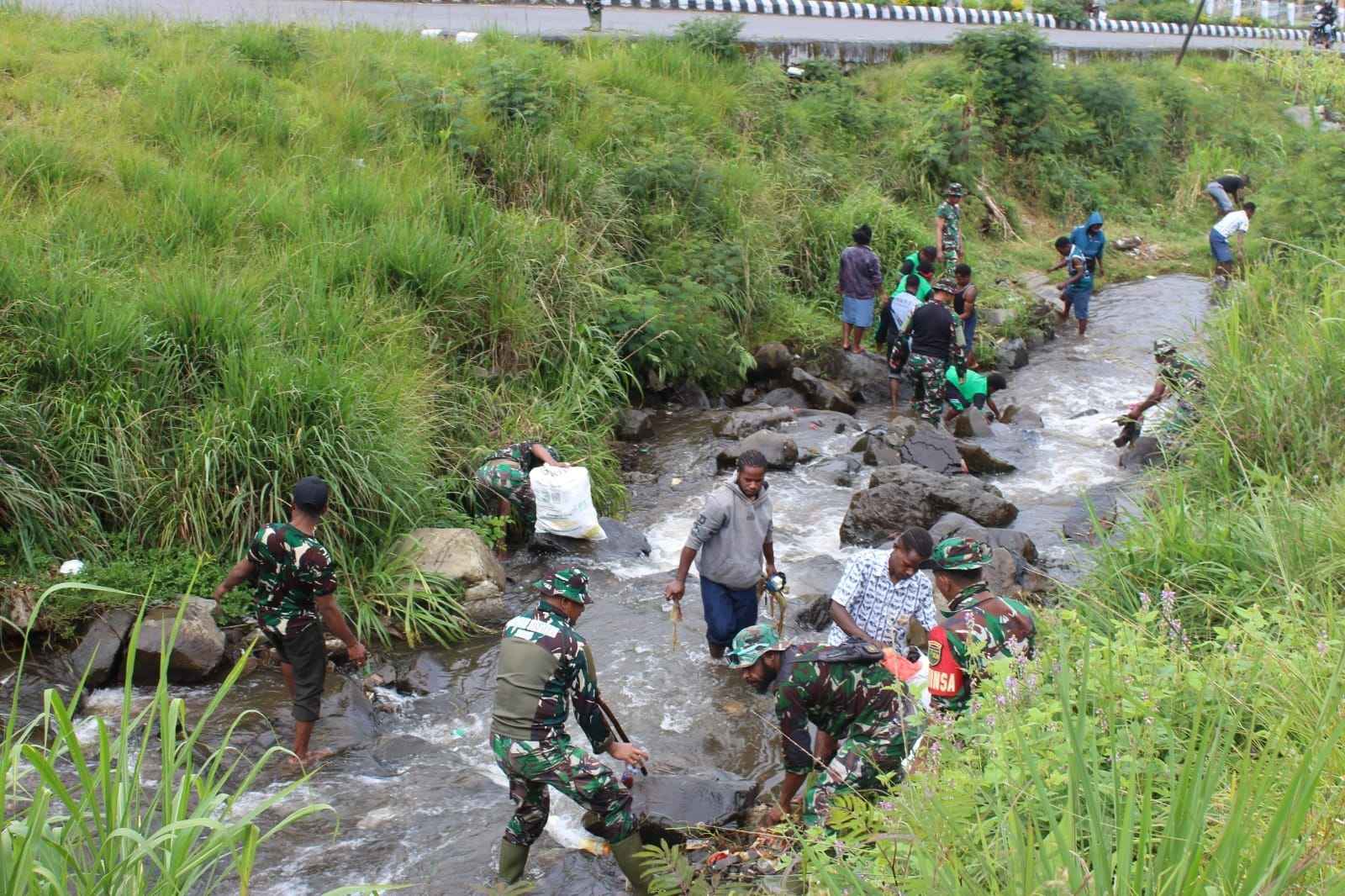 Kodim 1714/Puncak Jaya, Pelopori Giat Bebas Sampah Kabupaten Puncak Jaya