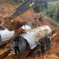 Satgas Gulbencal Kodam I/BB Tuntaskan Jembatan Armco Kedua, Percepat Pemulihan Akses Warga Pascabencana
