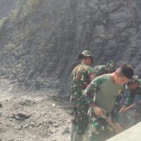 Jembatan Gantung Desa Burlah Aceh Tengah Tembus 50 Persen, TNI AD Percepat Akses Antar Desa