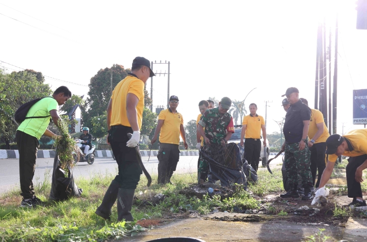 WhatsApp Image 2026-02-15 at 12.10.01 (1) Komandan Lanud Sjamsudin Noor Pimpin Gerakan Indonesia ASRI di Banjarbaru