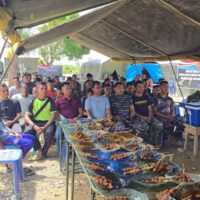 WhatsApp Image 2026-02-19 at 05.27.12 Satgas Kuala TNI–Jhonlin Laksanakan Tradisi Meugang Bersama Warga Aceh Tamiang