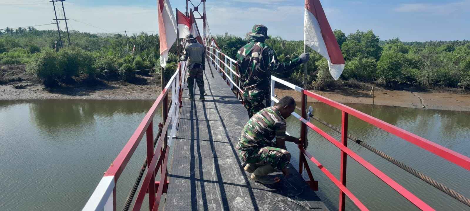 TNI AD Rampungkan Rehab Jembatan Gantung di Langkat, Akses dan Konektivitas Warga Kembali Normal
