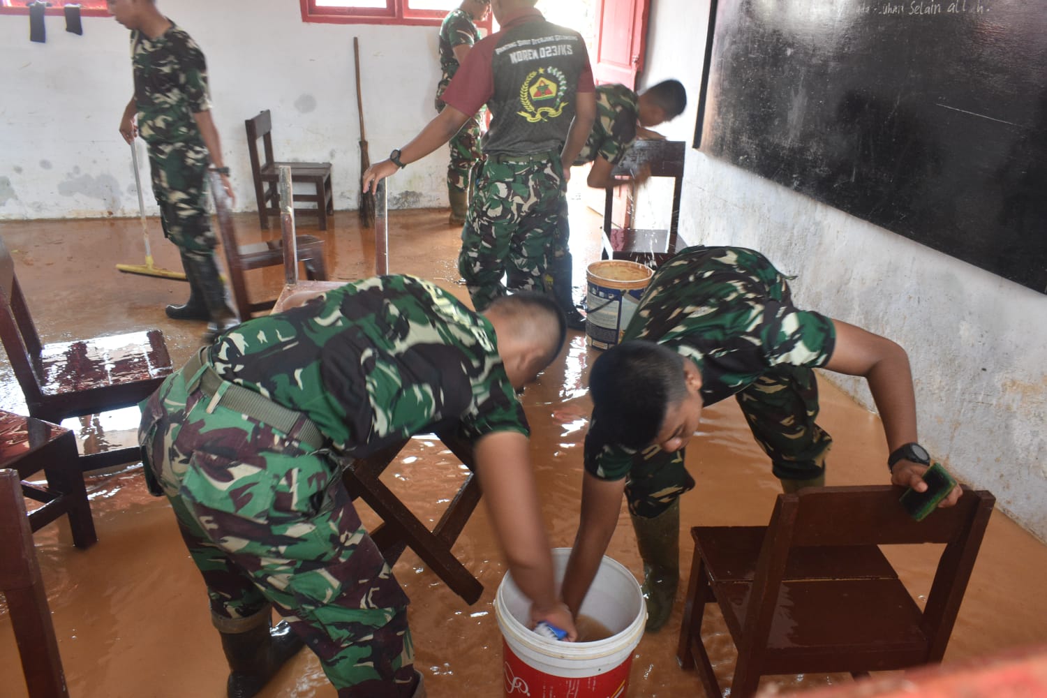 TNI AD Pulihkan SDN 152983 Hutanabolon I Pasca Banjir, Sekolah Kembali Digunakan