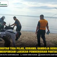 foto website (10) Sinergitas Tiga Pilar, Koramil Samboja Bersama Muspimcam Lakukan Pembersihan Pantai