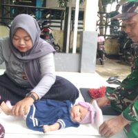 Wujud Kepedulian TNI, Babinsa Haruyan Aktif Dukung Pelayanan Kesehatan Balita dan Ibu Hamil
