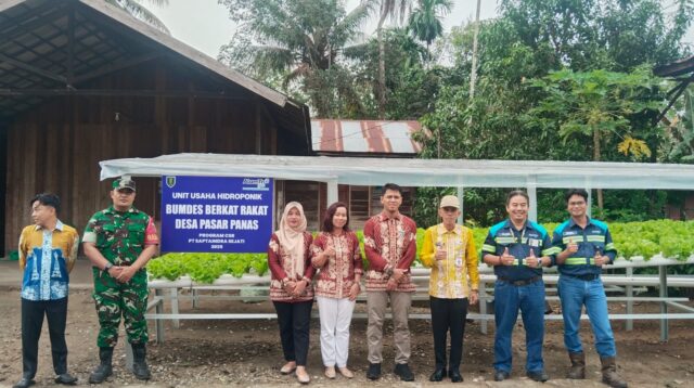 Babinsa Koramil 1008-05/Kelua–Muara Harus Hadiri Penyerahan Dana CSR PT SIS Adaro untuk BUMDes Desa Pasar Panas