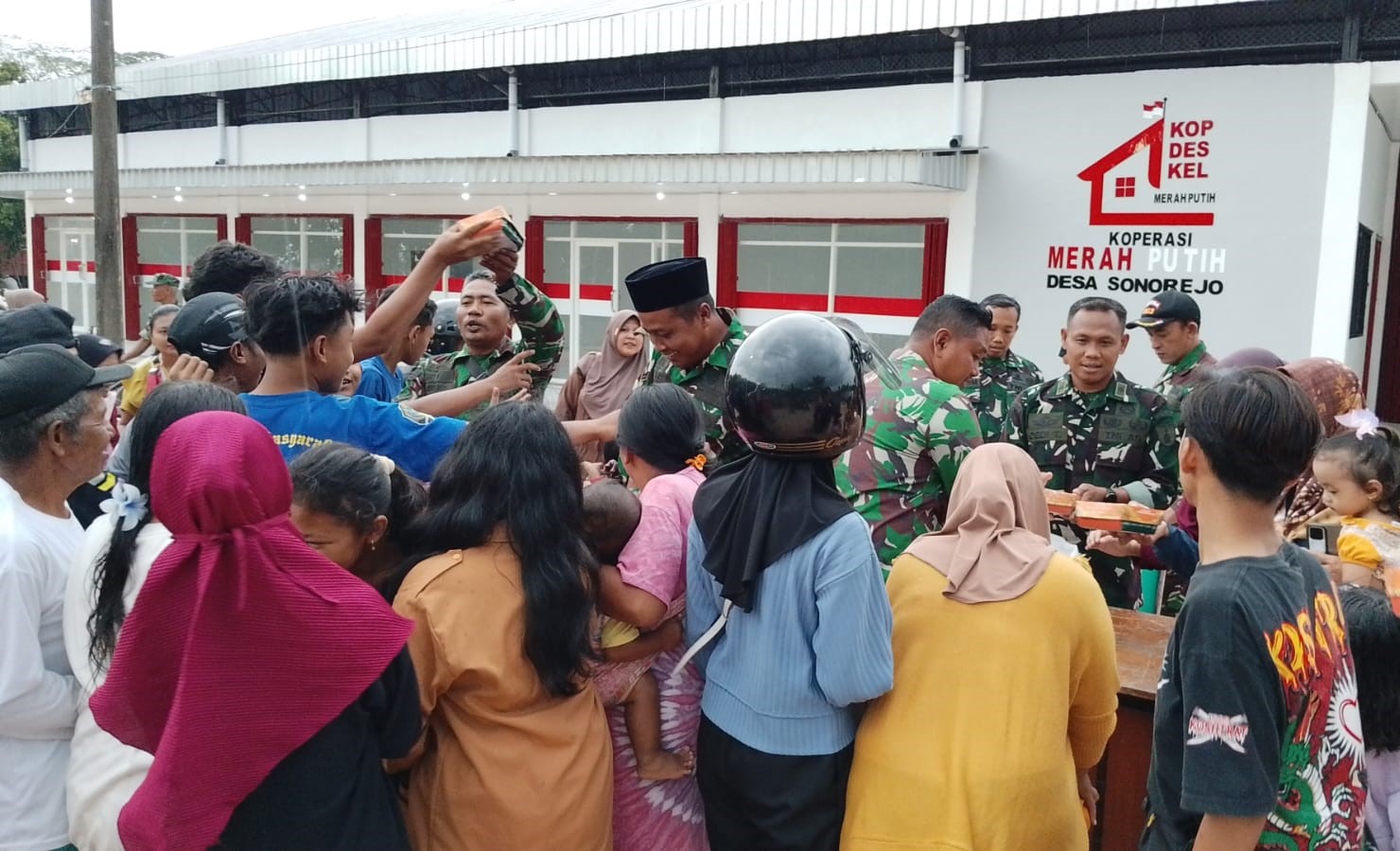 Kodim Bojonegoro Gelar Bazar Ramadhan Secara Serentak di 8 Lokasi Koperasi Desa Merah Putih