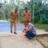 Semenisasi Jalan Program TMMD Selesai, Dinas PU Kutai Barat Turun Langsung ke Lokasi