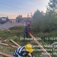 IMG-20260309-WA0137 Peduli Warga Binaan, Babinsa Kodim 1505/Tidore Bantu Dirikan Tiang Rumah