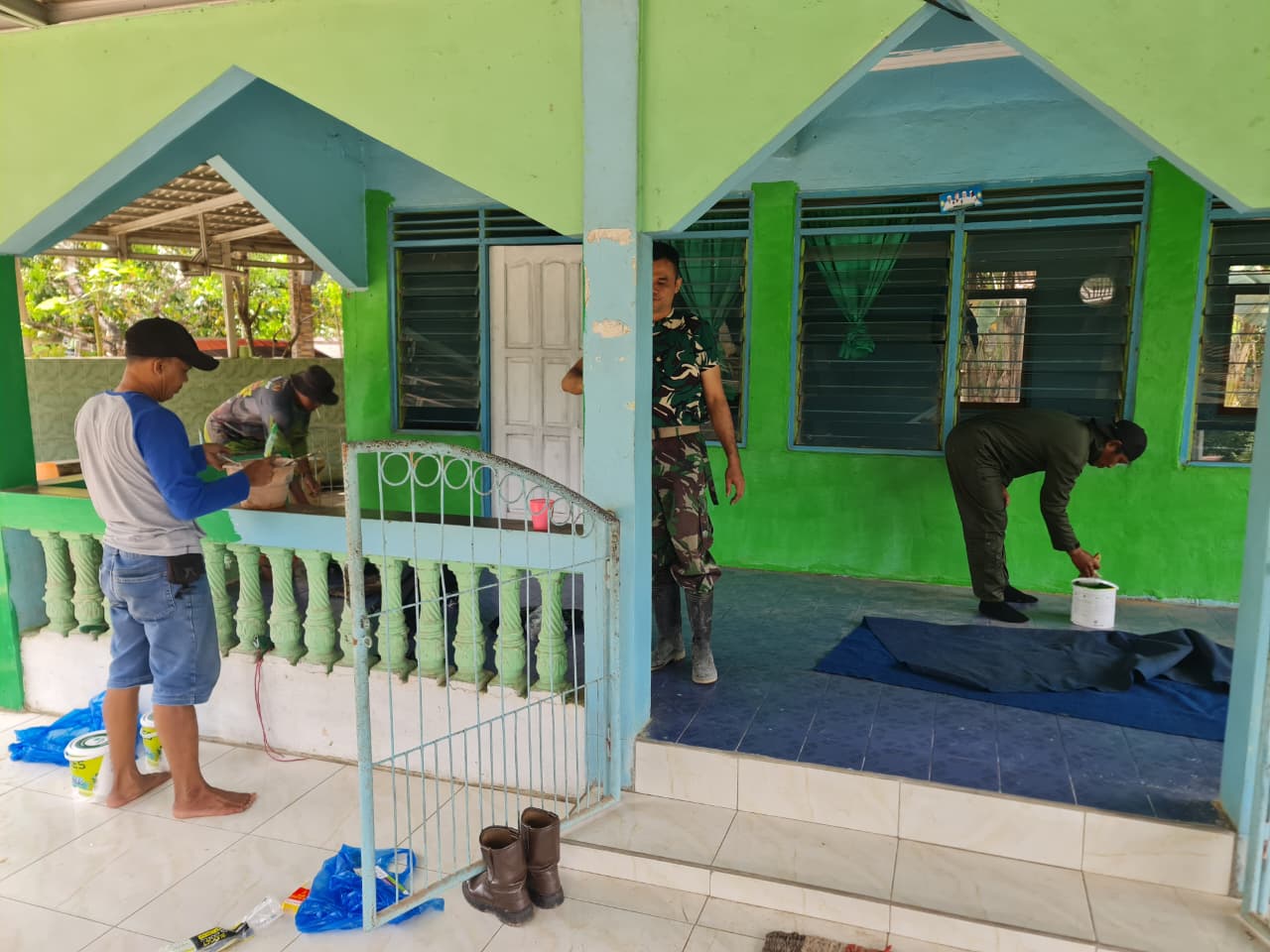 Jelang Penutupan TMMD ke-127, Rehab Langgar Nurul Iman Desa Barimbun Tinggal Finishing