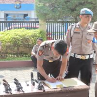 Propam Polres Probolinggo Kota Cek Senpi Dinas Anggota untuk Cegah Pelanggaran