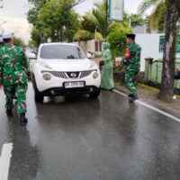 IMG-20260309-WA0315 Danramil Barabai Pimpin Anggota dan Persit Bagikan Takjil Ramadhan