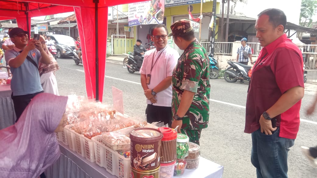 Koramil Wonoasih Melakukan Pendampingan dan Pengawalan Gerakan Pasar Murah dan Bazar Ramadan