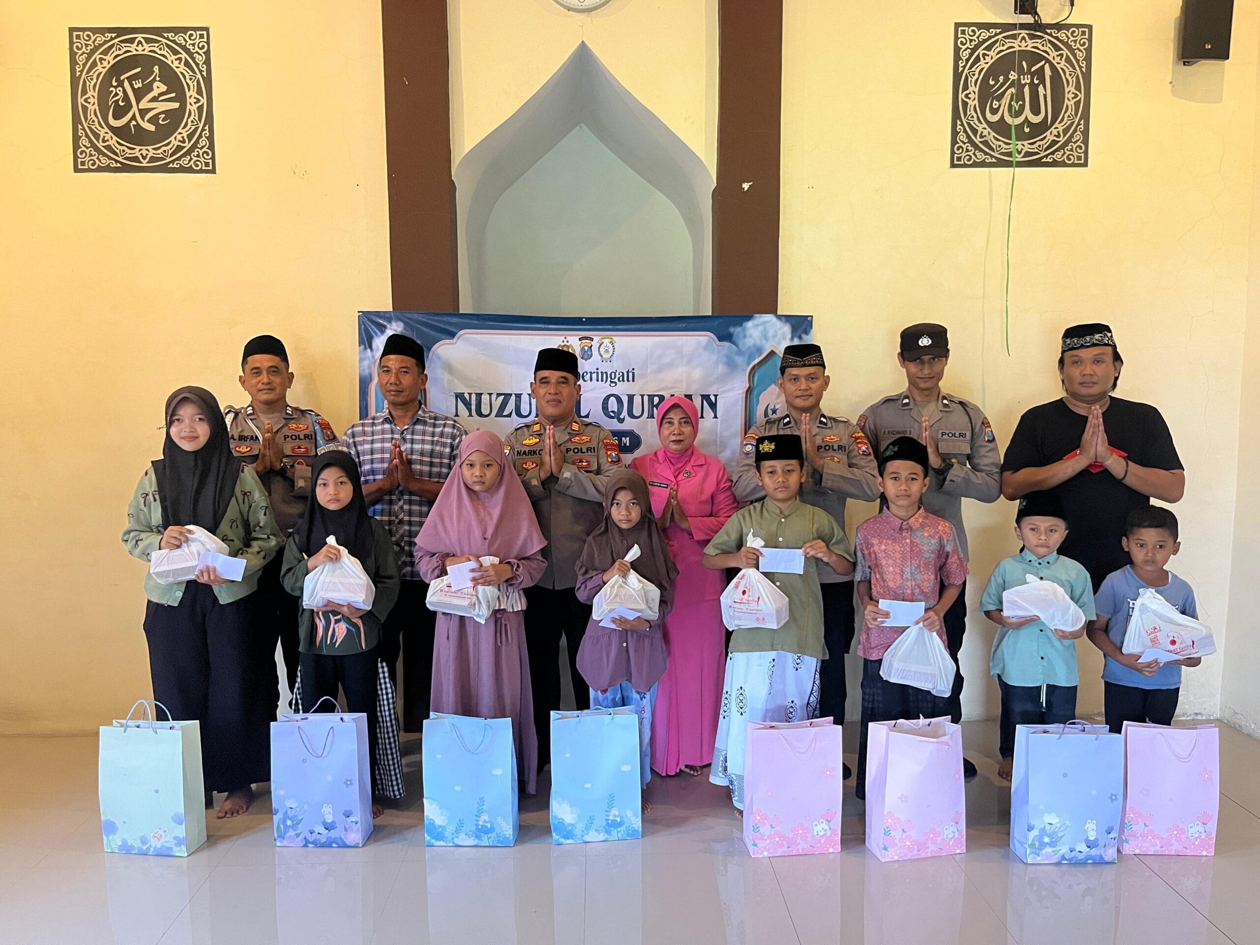 Perkuat Hubungan Humanis Polri, Kapolsek Widang Beri Santunan Anak Yatim