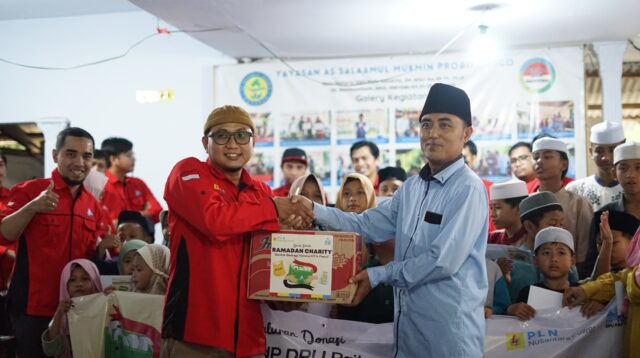 PLN Nusantara Power UP Paiton Serahkan 1.000 Paket Sembako dalam Program Berkah Nusantara Ramadhan 1447 H