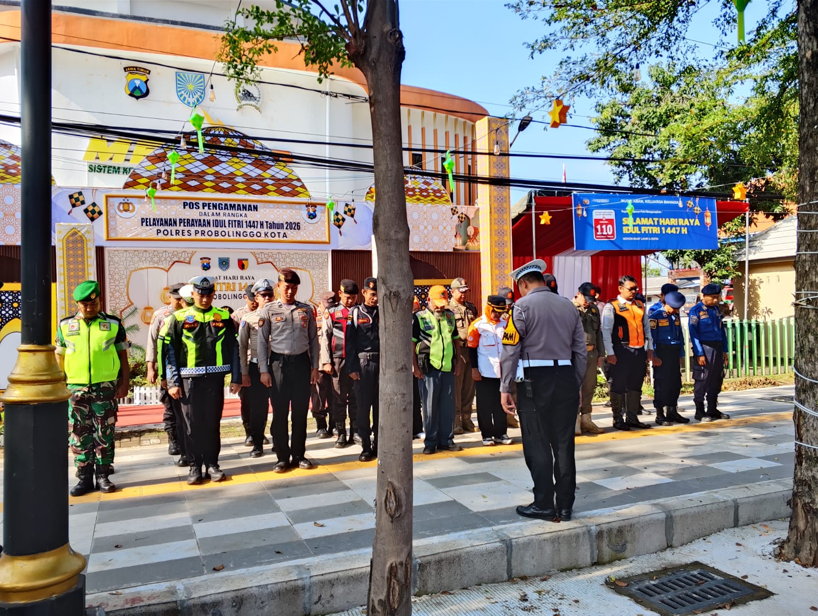Kodim Probolinggo Melalui Koramil Jajaran Melaksanakan PAM Di Pos Pengamanan Lebaran