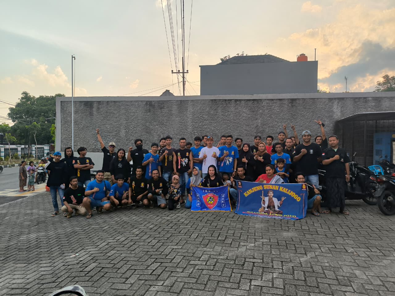 Ratusan Takjil Dibagikan LRN Rengel dalam Giat Sosial Ramadan