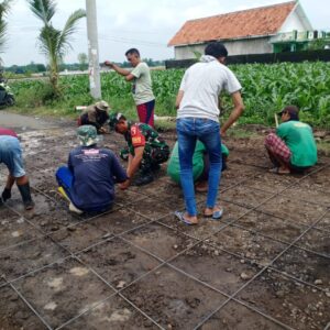 IMG-20260316-WA0043 Komsos, Koramil Leces Kerja Bakti Memperbaiki Jalan Desa