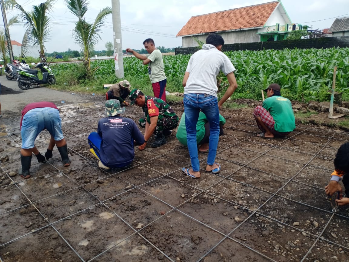 IMG-20260316-WA0043 Komsos, Koramil Leces Kerja Bakti Memperbaiki Jalan Desa