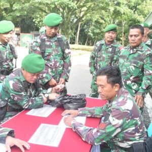 IMG-20260316-WA0051 Wujud Kepedulian Sosial, Prajurit Kodim 1002/HST Tunaikan Zakat Fitrah