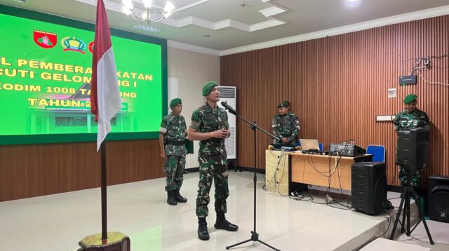 Dandim 1008/Tabalong Resmi Melepas Personel Cuti Lebaran, Berikan Pesan Keamanan dan Bingkisan