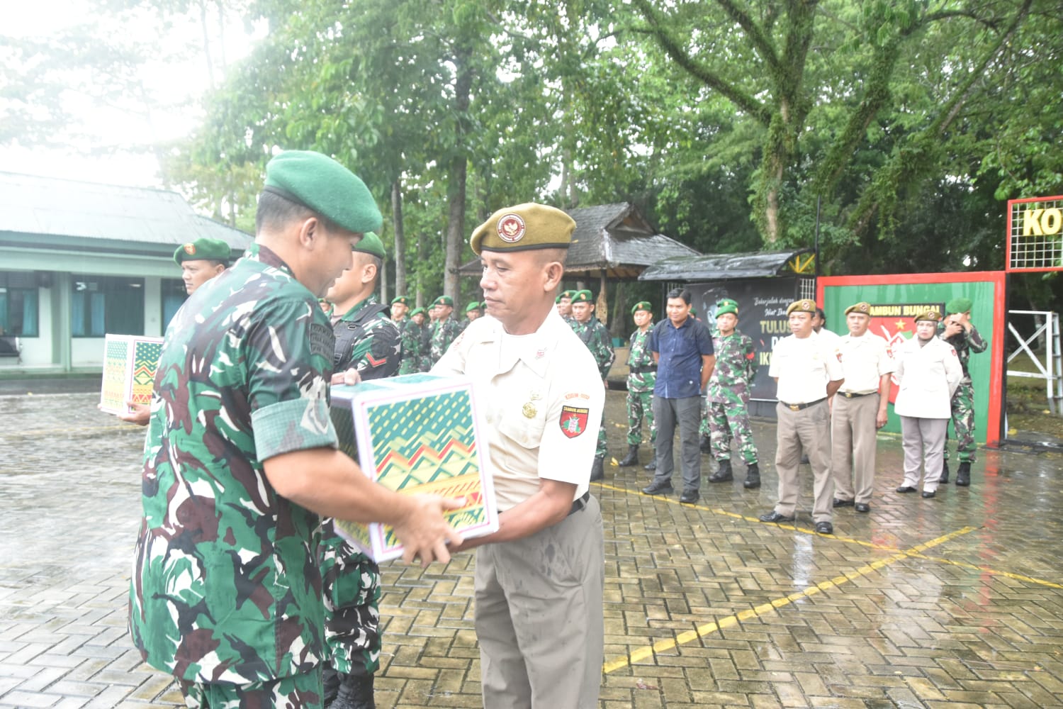 IMG-20260316-WA0271 Sambut Idulfitri 1447 H, Dandim 1002/HST Bagikan Bingkisan dan Lepas Cuti Anggota