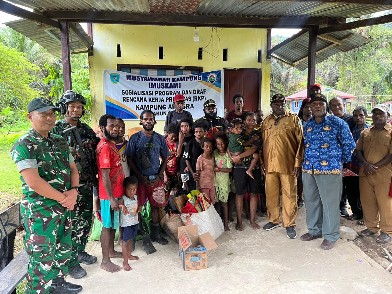 Tim Patroli Gabungan Koops TNI Papua Evakuasi 21 Pengungsi di Aifat Timur Jauh Maybrat