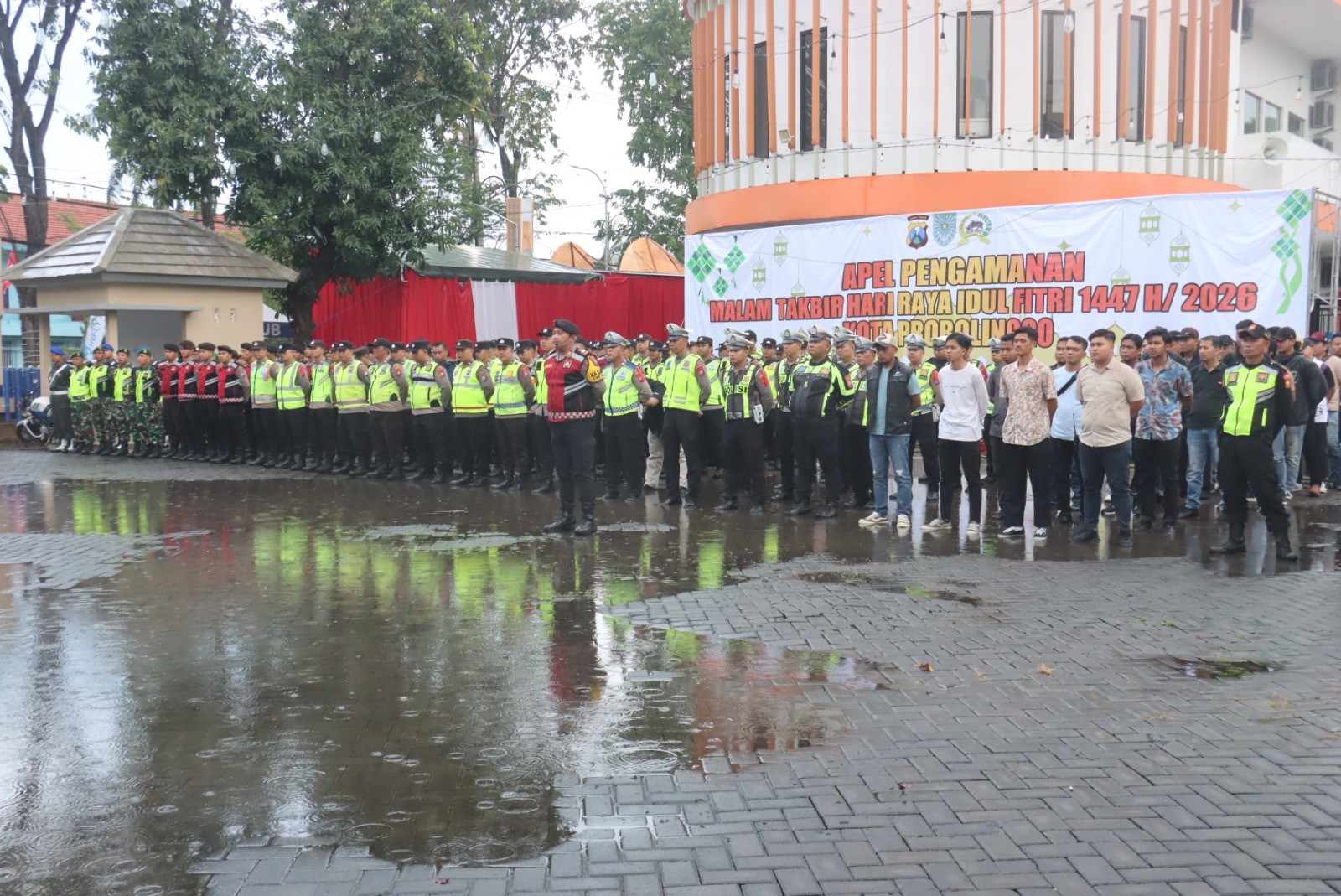 Kapolres Probolinggo Kota Pimpin Apel Pengamanan Malam Takbir, Ratusan Personel Gabungan Disiagakan