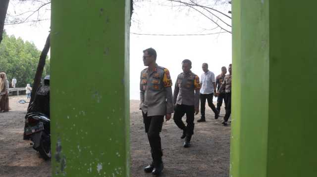 Libur Lebaran 2026, Kapolres Probolinggo Kota Turun Langsung Pantau Wisata Pantai, Pastikan Keamanan Pengunjung