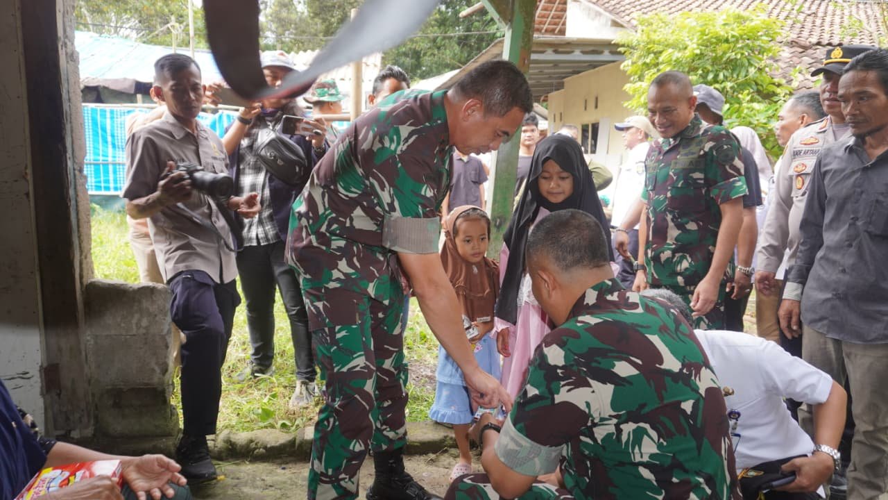 TNI Perkuat Kemanunggalan dengan Rakyat Melalui Pembangunan Jembatan Garuda dan Program Gentengisasi