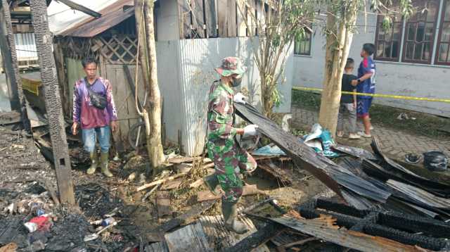 Pasca Kebakaran, TNI-POLRI Gotong Royong Bersihkan Lokasi Terdampak