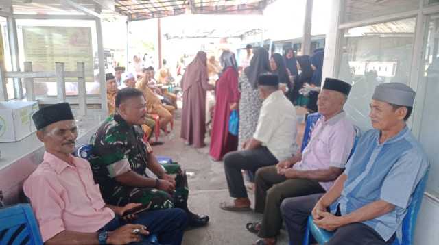 Pererat Hubungan Baik, Babinsa Koramil 1505-01/Tidore Komsos Dengan Warga