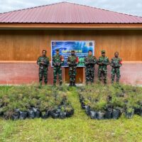 Kodim 1714/Puncak Jaya Bersama Rakyat Tanam Bibit Cemara Sebagai Generasi Mendatang Untuk Kabupaten Puncak Jaya